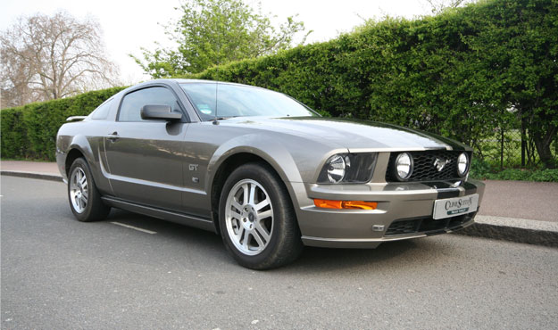 Ford Mustang  2005